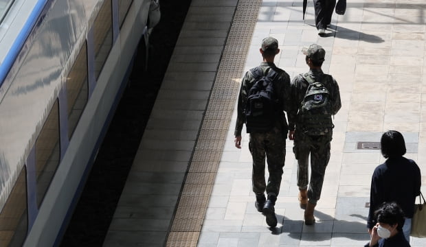 29일 서울역에서 군인들이 이동하고 있다. /사진=연합뉴스