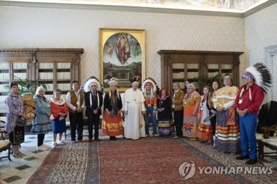 교황, 캐나다 원주민 기숙학교 사태 공식 사과…"부끄럽다"