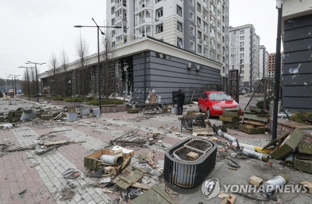 [우크라 침공] 부차의 비극…14세 소년 "아빠는 가슴에 총 2발 맞고 쓰러져"