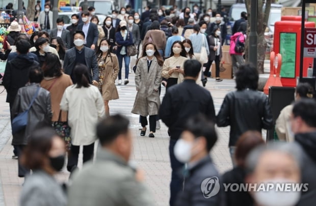 정부 "실외 마스크 해제, 내주 논의…방역상황 평가해 결정"