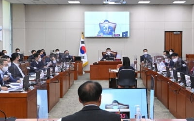 민주, 법사위 열어 '검수완박' 입법작전 개시…국힘 강력 반발