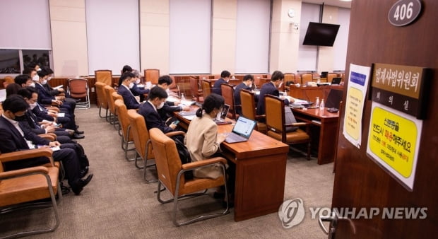 법사위 소위 개의…'검수완박' 중재안 심사 시작