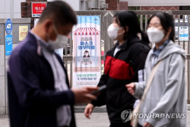 야외마스크 충돌…정부 "국민불편 외면못해"·인수위 "시기상조"