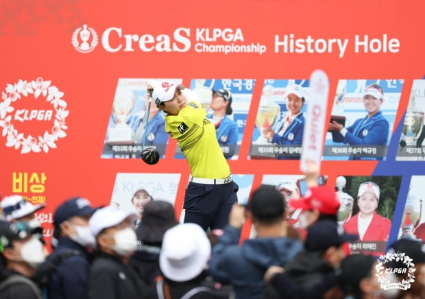 김효주, KLPGA 메이저 5승 눈앞…KLPGA 챔피언 사흘째 선두