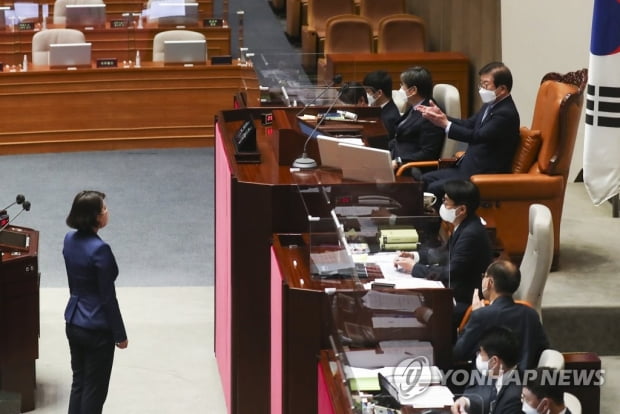 '검수완박' 주말 본회의…욕설·삿대질·육탄전에 아수라장