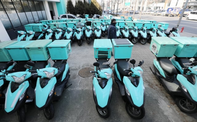 서울 강남구 배민라이더스 남부센터에 배달용 오토바이들이 서있는 모습. / 사진=뉴스1