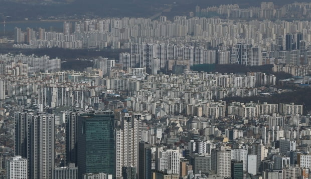 서울 송파구 롯데월드타워 서울스카이에서 바라본 도심 아파트 단지 모습. 사진=뉴스1