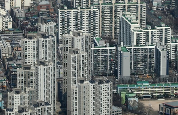 서울 송파구 롯데월드타워 서울스카이에서 바라본 아파트 단지 모습. 사진=뉴스1