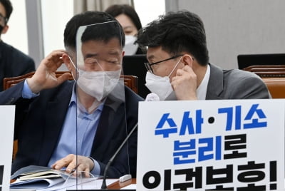 [속보] 민주당, 운영위서 '사개특위 구성안' 단독 의결…국힘 '불참'