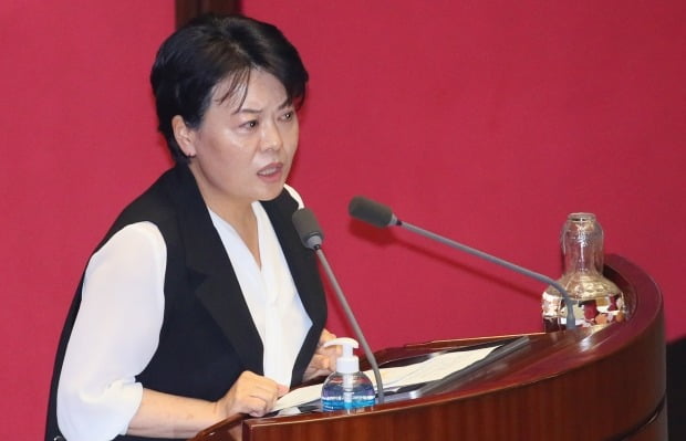 2020年7月、国民の力の本会議で、尹喜晃（ユン・ヒソク）代表が第3回賃貸法に反対する演説を行う。  /写真=聯合ニュース