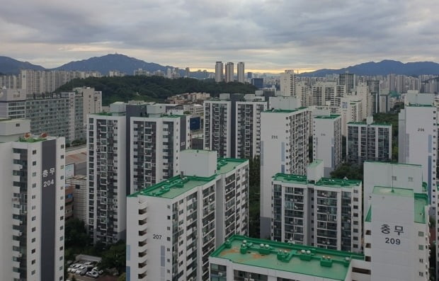 Vista do complexo de apartamentos em Sanbon New Town, Gunpo-si, Gyeonggi-do.  Foto = Hankyung DB