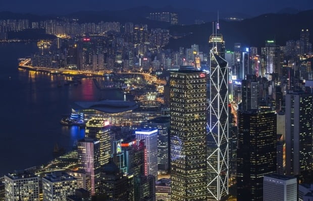 초고층 건물이 모인 홍콩 도심의 야경. 사진=게티이미지뱅크