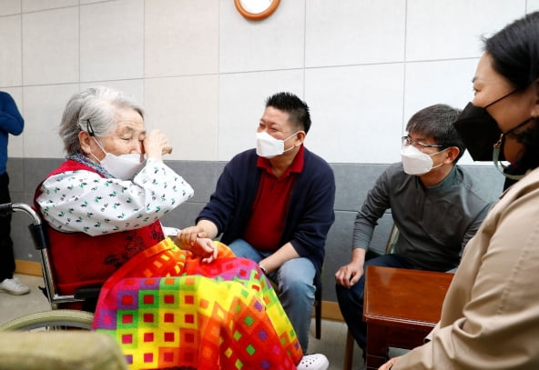 온라인 카지노 합법 사이트 병원 면회, 비대면에서 대면으로 [사진=보건복지부 제공]