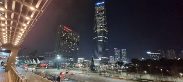 인천 송도컨벤시아 일대의 야경 모습.