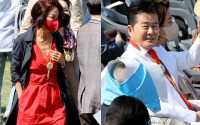 尹 취임식 참석한 김부선·태진아…드레스 코드는 '레드'