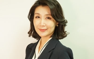 윤석열 대통령의 푸른 넥타이, 영부인의 흰색 드레스