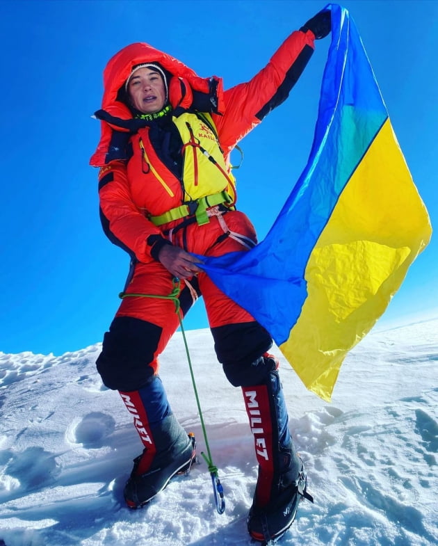 사진=Everest Today 트위터. 안토니나 사모일로바 인스타그램 