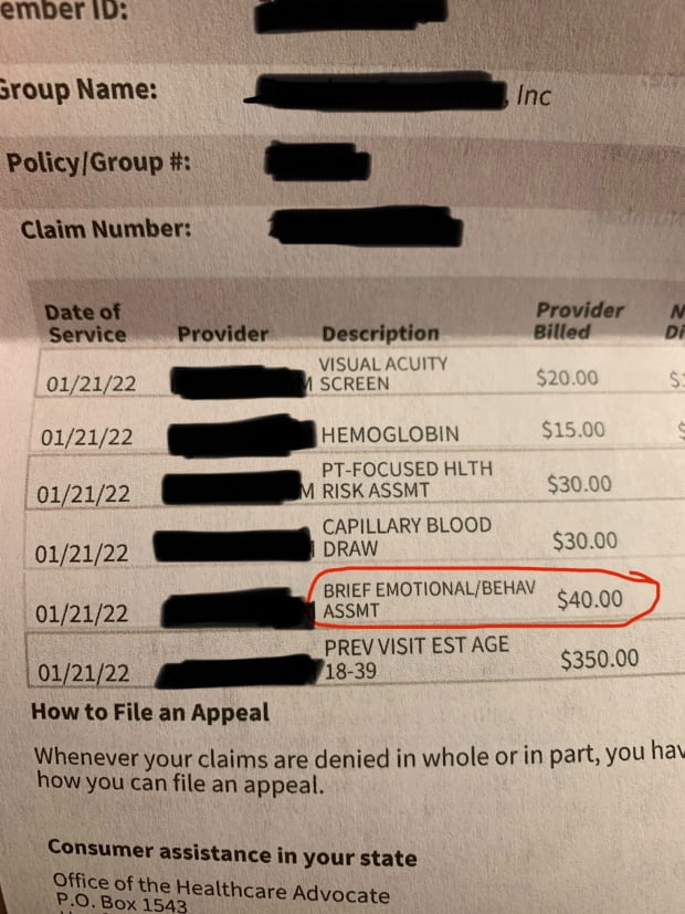 미국의 카밀 존슨(25)이 문제를 제기한 진료비 청구서. 여동생이 진료를 받던 중 눈물을 보이자 의사가 '단기 감정 진단'을 명목으로 40달러를 청구했다. 카밀존슨 트위터 캡처