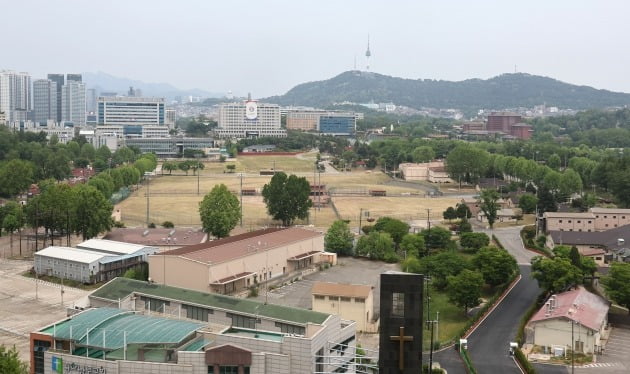 서울 용산 대통령실 청사 인근 용산공원 시범개방이 예정됐던 부지의 모습. 연합뉴스