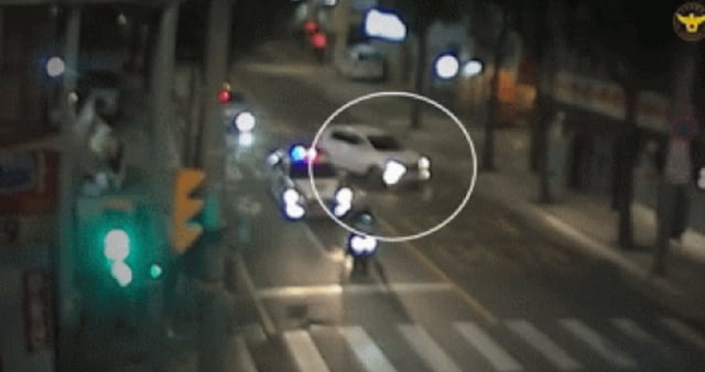 순찰 중이던 경찰차 앞으로 중앙선을 넘는 차량. / 사진=서울경찰