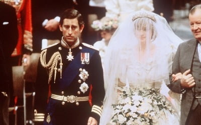 다이애나비 결혼식 왕관, 일반에 공개…1960년대 이후 처음