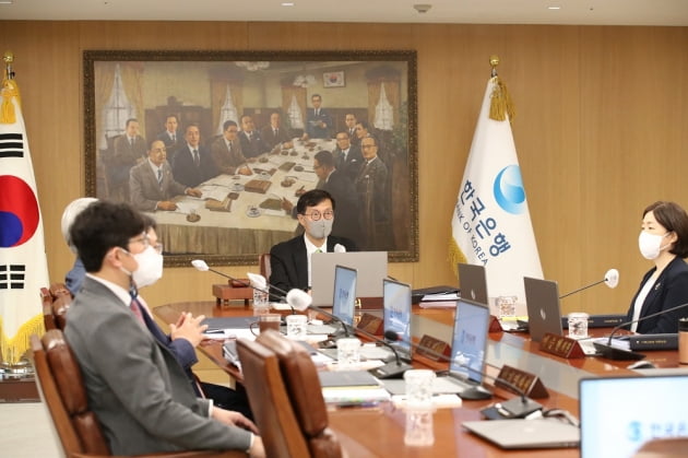 이창용 한국은행 총재가 26일 오전 서울 중구 한국은행에서 열린 금융통화위원회 본회의에서 회의를 주재하고 있다. (사진 = 한국은행)