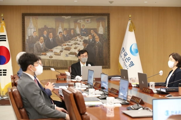 이창용 한국은행 총재가 26일 서울 중구 한국은행에서 열린 금융통화위원회 본회의를 주재하고 있다. 사진=한국은행