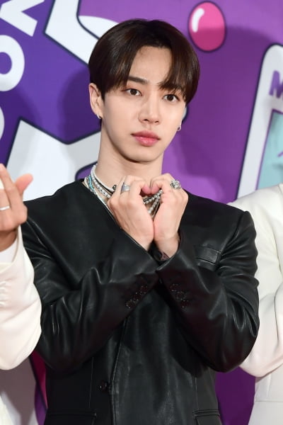 [포토] 하이라이트 이기광, '멋지게 하트~'