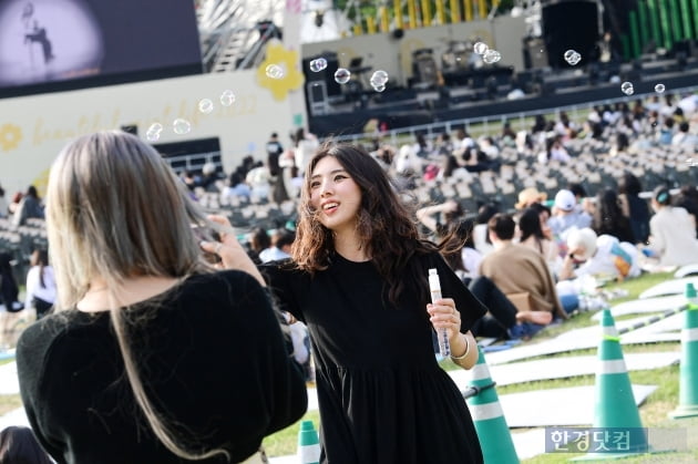 "다시 이게 되네요"…여름밤 물들인 떼창, 돌아온 '뷰티풀 민트 라이프' [현장]