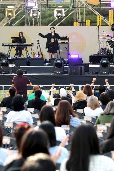  디어클라우드, '다 같이 따라불러요~'(뷰티풀 민트 라이프2022)