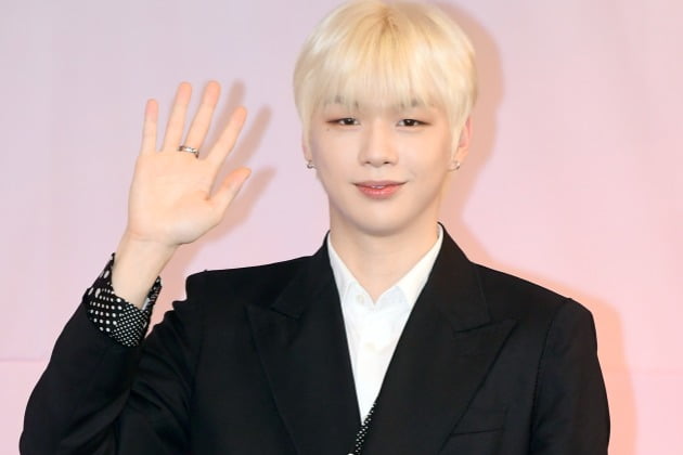 [포토] 강다니엘, '멍뭉미 가득~'