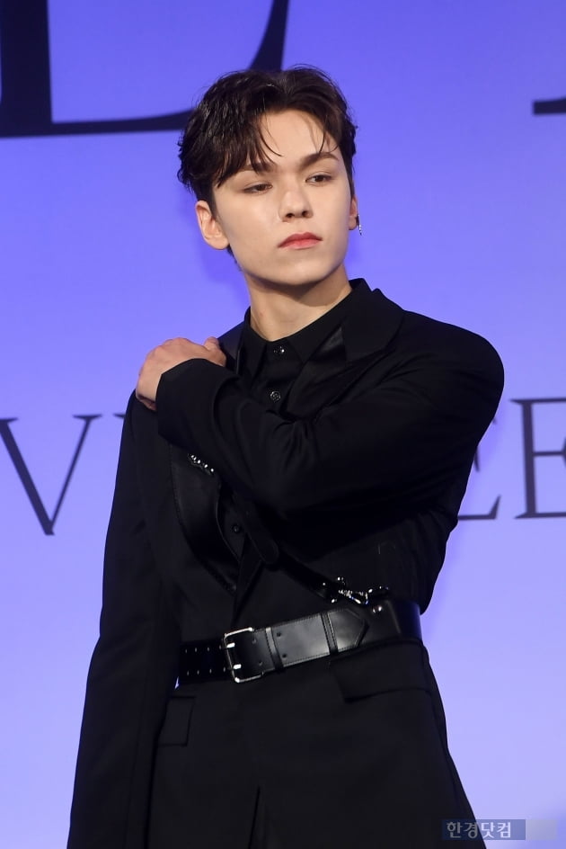 [포토] 세븐틴 버논, '느낌있는 포즈~'