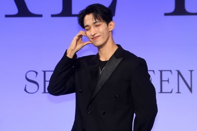 [포토] 세븐틴 도겸, '포즈 장인~'