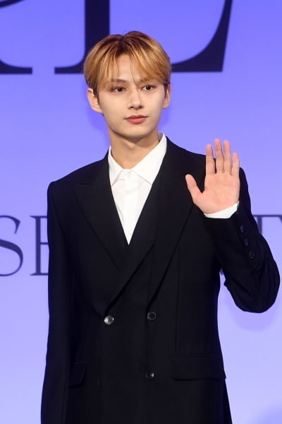 [포토] 세븐틴 준, '클로즈업을 부르는 잘생김'