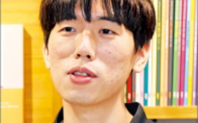 '문단 아이돌' 황인찬 첫 에세이…"詩 매력 알리기 위해 산문 썼죠"