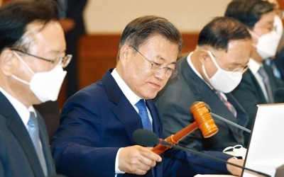 검수완박 '대못' 박고 국정 마무리한 문재인 대통령