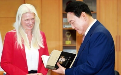 尹당선인, 일본 전 총리·외교 사절단 릴레이 접견…집무 전 '워밍업'