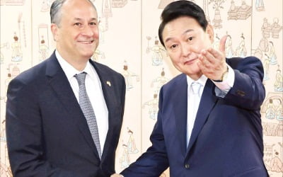 윤 대통령 "한·미동맹은 동북아 평화 핵심축"…美 공조 속 中·日과 '실리외교'