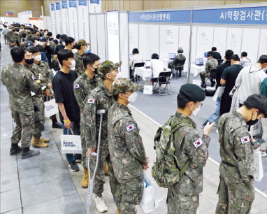 [시사이슈 찬반토론] 갑론을박 병사 월급 200만원, 조기 시행해야 하나