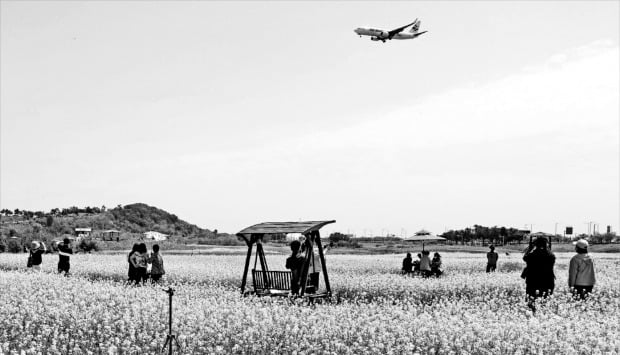 [포토] 인천공항 하늘정원서 비행기 구경 