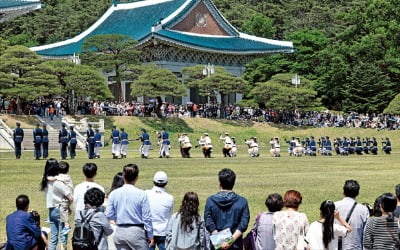 [포토] 靑서 즐기는 주말 "이런 날이 왔네요"