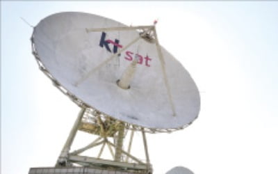 KT, 위성 데이터 사업 진출…한컴은 첫 인공위성 쏜다