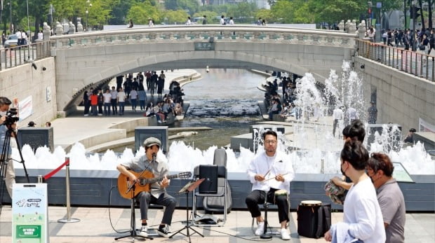 [포토] "청계천 거리공연 재개합니다"