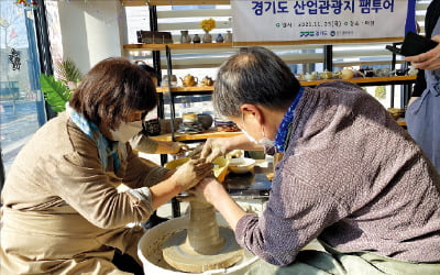 산업 현장을 관광지로…여행객은 색다른 체험, 기업은 '이미지 업'