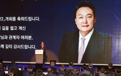 尹대통령 "한국이 과학기술 선도하는 시대 활짝 열겠다"