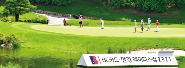 BC카드·한경 레이디스컵 2021이 열린 경기포천 포천힐스CC 7번홀. /한경DB 