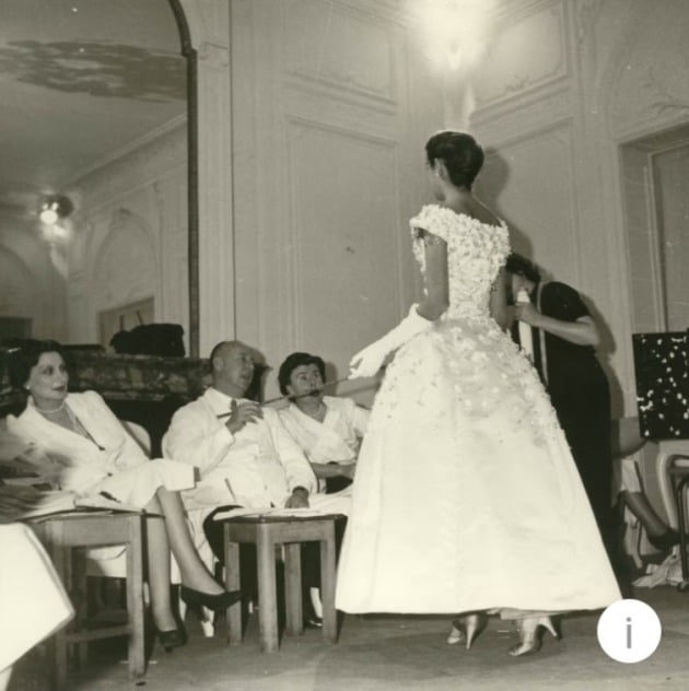 크리스찬 디올이 1955년 발표한  A라인 드레스.