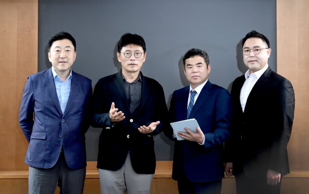 (왼쪽부터) 이재혁 고려대 경영대학 교수, 이형희 SK SV위원장, 김동수 김앤장 ESG경영연구소장, 김민석 지속가능경영연구소장