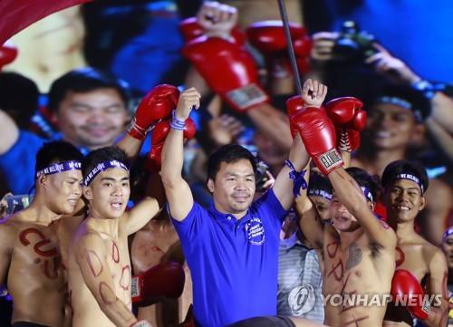 대선 링 오른 파키아오, 1위 후보에 '강펀치'…"인터뷰 피하나"