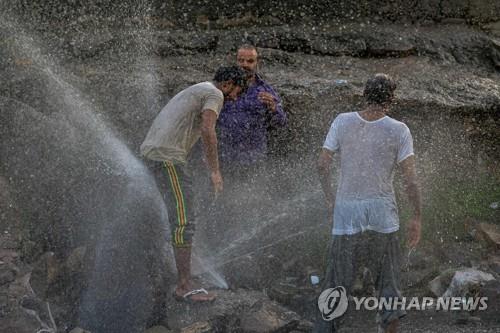 [월드&포토] 인도·파키스탄 때 이른 폭염…봄 없이 바로 닥친 여름